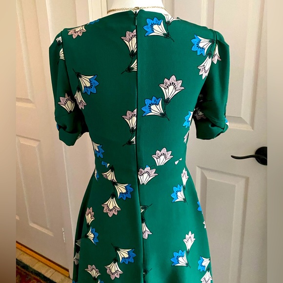 Ms.Selfridge Classic Green Floral Tea Dress with Open Puff Sleeve, Size 4 (US) - Picture 6 of 16